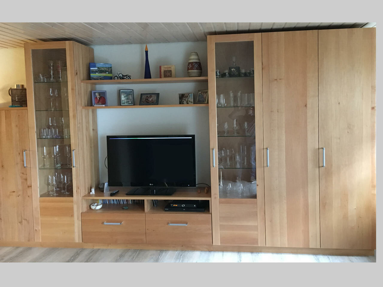 Wohnzimmerschrank